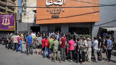 Crowds queue to buy bread at a local bakery in Beirut, June 27, 2020. Bloomberg