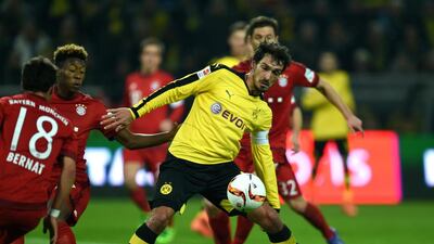 Bayern Munich’s Spanish midfielder Xabi Alonso (back), Bayern Munich’s Austrian midfielder David Alaba (L) and Dortmund’s defender Mats Hummels vie for the ball. Patrik Stollarz / AFP