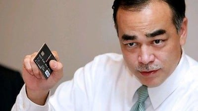 UAE - Dubai - Jun 15 - 2011: Visa's head of risk, Michael Smith, holds a Visa credit card, during a roundtable about credit-card security in the Middle East, at Grand Hyatt Hotel. ( Jaime Puebla - The National Newspaper )