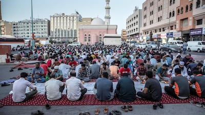 Iftar meals distributed at the New Fatima Mosque adjacent to the Al Ghubaiba Bus Station in Bur Dubai. Antonie Robertson / The National