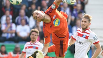 Hamburg's Aaron Hunt, right, in action against Osnabrueck goalkeeper Marius Gersbeck during the German DFB Cup firstst round match. David Heckler / EPA