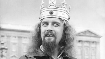Scottish comedian Billy Connolly poses in front of Buckingham Palace, in July 1974. Getty Images
