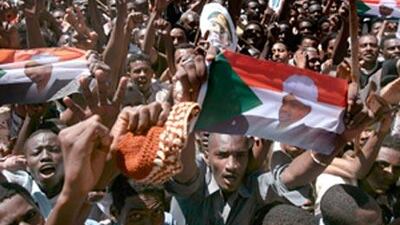 A crowd supporting Sudan's president Omar al Bashir chants slogan during a protest in Khartoum, on March 5 2009.