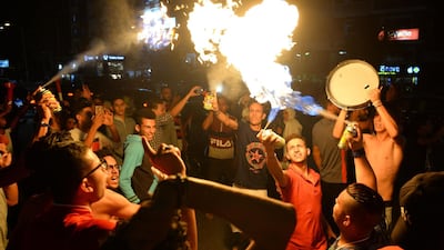 Egyptians celebrate after their team won the 2019 Africa Cup of Nations (CAN) football match between Egypt and Zimbabwe in Cairo on June 21, 2019. / AFP / MOHAMED EL-SHAHED