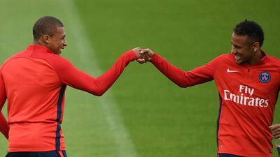 Paris Saint-Germain's French forward Kylian Mbappe (L) and Paris Saint-Germain's Brazilian forward Neymar shake hands as they take part in a training session at the Ooredoo - Camp des Loges in Saint-Germain-en-Laye, near Paris, on September 6, 2017. (Photo by FRANCK FIFE / AFP) / ALTERNATIVE CROP