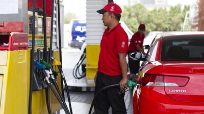 An Eppco worker pumps petrol at a service station, but the fall in global oil prices has not trickled down to the UAE. Sarah Dea / The National