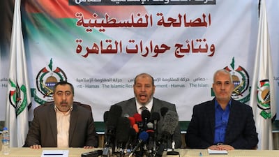Hamas's senior political leader, Khalil Al Haya (C) accompanied by Hamas spokesman Fawzi Barhoum (R) attend a press conference in Gaza City on November 27, 2017. / AFP PHOTO / MOHAMMED ABED