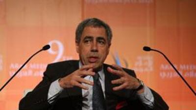 Michael Golden, the vice chairman of The New York Times Company, said the iPad provided an experience comparable with reading a newspaper.