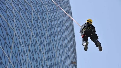 40 rescuers at the Emergency and Public Safety Department of Abu Dhabi Police have completed a high-rise, mountainous rope rescue training in Al Ain’s Jebel Hafeet and on top of Abu Dhabi’s 160 metre-high Hyatt Capital Gate. WAM