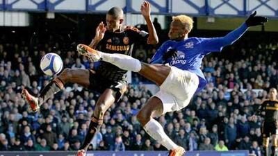 Ramires, left, the Chelsea midfielder, gets in a last-gasp block to deny Everton's Louis Saha a goal at Goodison Park yesterday. The Frenchman did get his name on the scoresheet minutes later though.