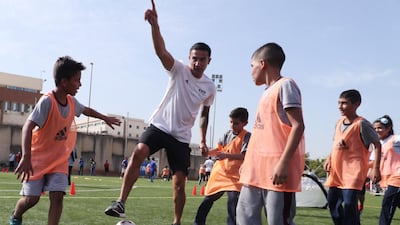 Former Everton and Australia forward Tim Cahill gives pointers to Lebanese school children. AFP