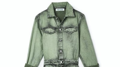 Whether you love them or hate them, jumpsuits are very practical when it comes to lounging. Wear this utility version from Kenzo with slides, and relax and enjoy your weekend.