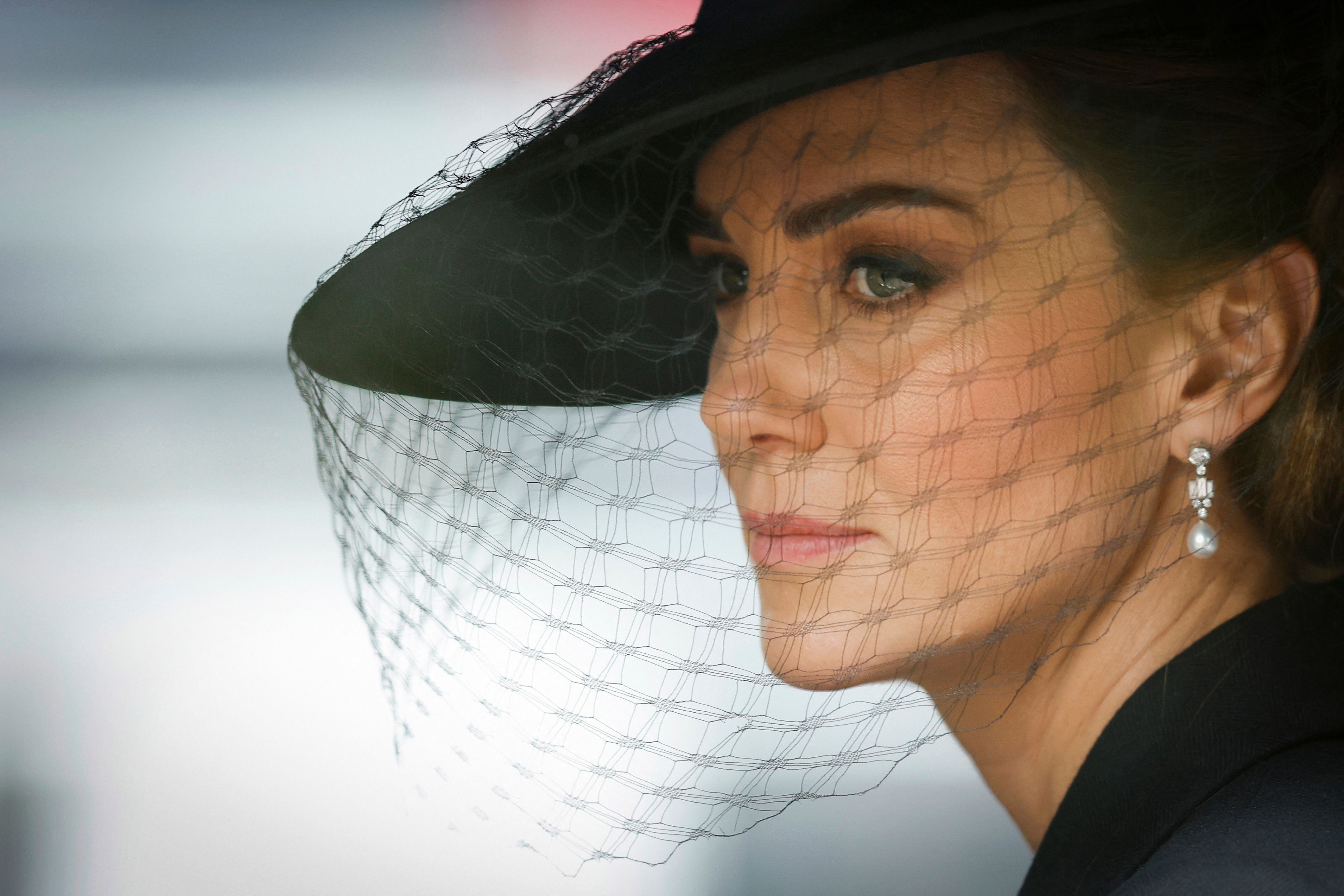 Princess of Wales wears Queen Elizabeth II's Bahraini pearl earrings to ...