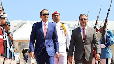Qatari Prime Minister Sheikh Mohammed bin Abdulrahman is greeted by Venezuelan Foreign Minister Yvan Gil. Photo: Venezuela's Ministry of Popular Power for Communication and Information