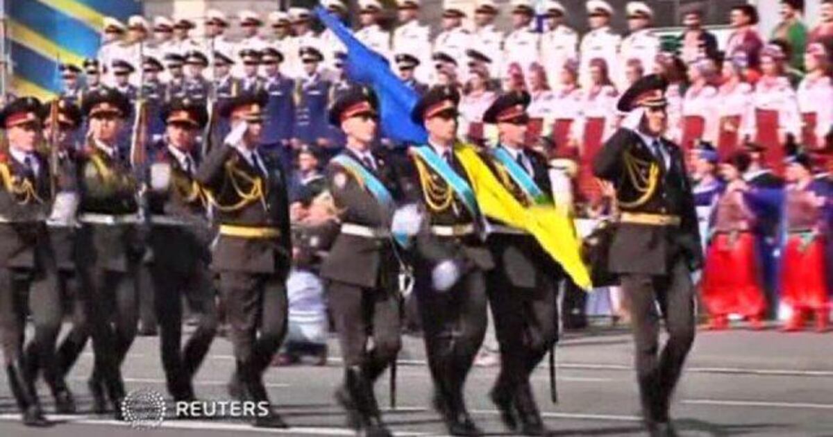 Ukraine Defiant Video: Ukraine defiant on national day, rebels parade captured soldiers ...