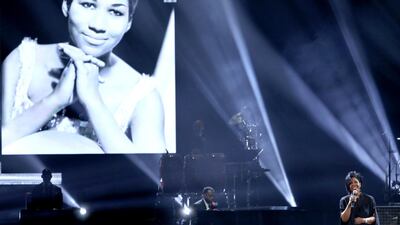 Gladys Knight performs 'Amazing Grace' during a tribute to the late singer Aretha Franklin, pictured on screen. Matt Sayles / Invision / AP