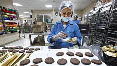 Rowena Tadeo wraps chocolate cookies at ChoCo'a. Jeff Topping / The National