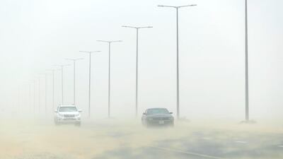 Extreme winds created sand storm conditions in the Emirates. Low visibility forced drivers to take extra caution while commuting.