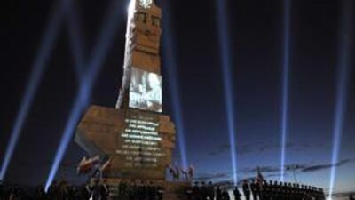 Soldiers stand guard by the monument of World War Two at Westerplatte, outside of Gdansk, early morning September 1, 2009.