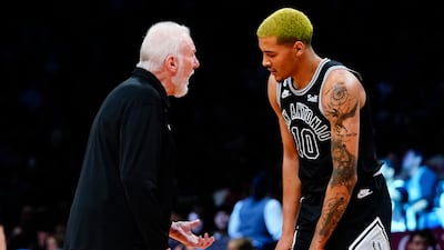 San Antonio Spurs head coach Gregg Popovich speaks to Jeremy Sochan. AP