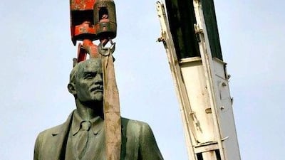 The last bronze statue of Vladimir Lenin in Ulaanbaatar is removed. Byambasuren Byamba-Ochir / AFP