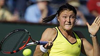 Dinara Safina returns a shot from Tsvetana Pironkova during their second round match.