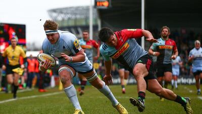 GJ van Velze of Worcester avoids a tackle from Ben Botica of Harlequins to touch down a try during their Premiership match on Saturday. Jordan Mansfield / Getty Images / March 19, 2016