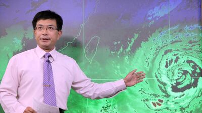 Taiwanese weather forecaster Hsieh Ming-chang briefs reporters on the progress of Typhoon Soudelor in Taipei on August 6, 2015. It is expected to make landfall on Friday or Saturday. David Chang / EPA