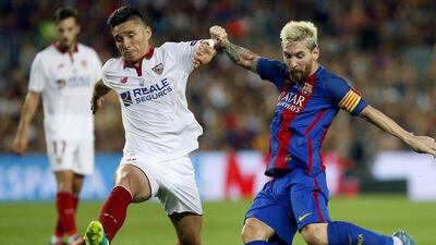 Lionel Messi fights for the ball with Sevilla's Matías Kranevitter at Camp Nou stadium in Barcelona, Spain, on August 17, 2016. (EPA)