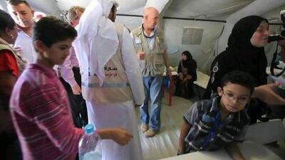 The UNHCR representative to Jordan, Andrew Harper, centre, tours the Emirati-Jordanian Field Hospital in Mafraq.