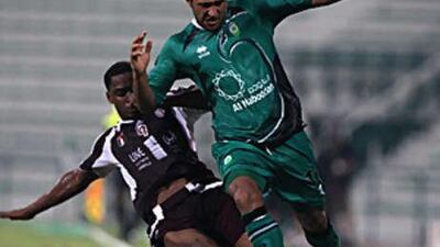 Wahda's Abdulla al Noby evades a Shabab tackle.