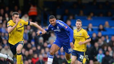 Scunthorpe's Murray Wallace, left, vies with Chelsea's English midfielder Ruben Loftus-Cheek during the FA Cup third-round football match at Stamford Bridge in London on January 10, 2016. AFP PHOTO / GLYN KIRK