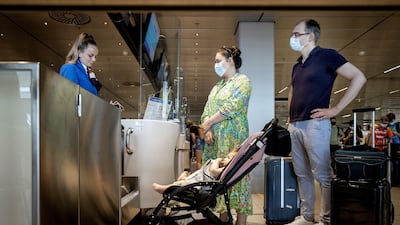 Pupils who have returned from travel abroad also require a negative PCR test with a 48-hour validity, in order to resume learning at school.