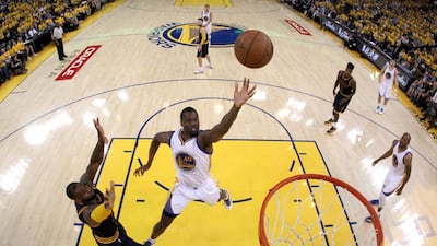 olden State Warriors forward Harrison Barnes (C) shoots as Cleveland Cavaliers forward LeBron James (L) defends in the second half of Game Five of the NBA Finals at Oracle Arena in Oakland, California, USA, 14 June 2015. The winner of best of seven series will be NBA Finals Champions. EPA/EZRA SHAW / POOL CORBIS OUT