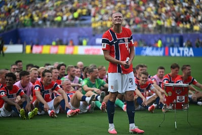Norway's forward #09 Erling Braut Haaland and his teammates celebrate with the traditional rowing gesture after winning the 2026 World Cup round of 16 football match between Brazil and Norway at the New York/New Jersey Stadium in East Rutherford on July 5, 2026. (Photo by MAURO PIMENTEL / AFP)