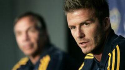 Los Angeles Galaxy's David Beckham, right, of England, and his coach Bruce Arena.
