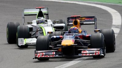 Brawn's Jenson Button tried his best to overtake Red Bull's Mark Webber on the final lap for second place at the Yas Marina Circuit.