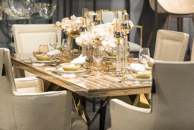 Decide if gold, silver, bronze or a rose-tone should be the most prominent. Courtesy aura