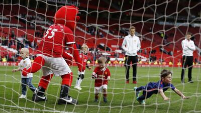 Sons of Manchester United’s Wayne Rooney, Klay and Kai (R) with mascot Fred the Red during a lap of honour after the game. Phil Noble / Reuters