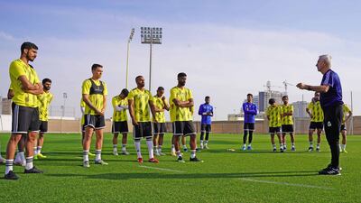 Bert van Marwijk speaks to players from the UAE national team.