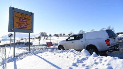 The heaviest snow in Britain for four years saw flights cancelled and roads closed. / AFP PHOTO / Paul ELLIS
