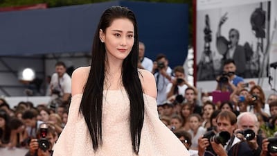 2015: Viann Zhang in white feathers and embellishment