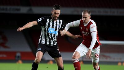 Rob Holding 7 – Will certainly have more difficult games, but he dealt with everything that came his way. Solid in the air and strong in the tackle. EPA