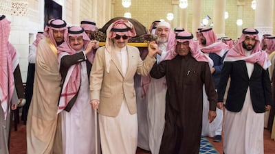 Late Prince Talal bin Abdulaziz's coffin is carried by his son, Prince Walid, with the help of his brother Prince Khalid, in addition to other members of the royal family, including Prince Muqrin bin Abdulaziz and Prince Mohammed bin Nawwaf. Saudi Press Agency