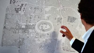 Urban planner Christoph Wessling points out locations on a map showing Syria's town of Aleppo at the university in Cottbus on May 17, 2017. Tobias Schwartz / AFP