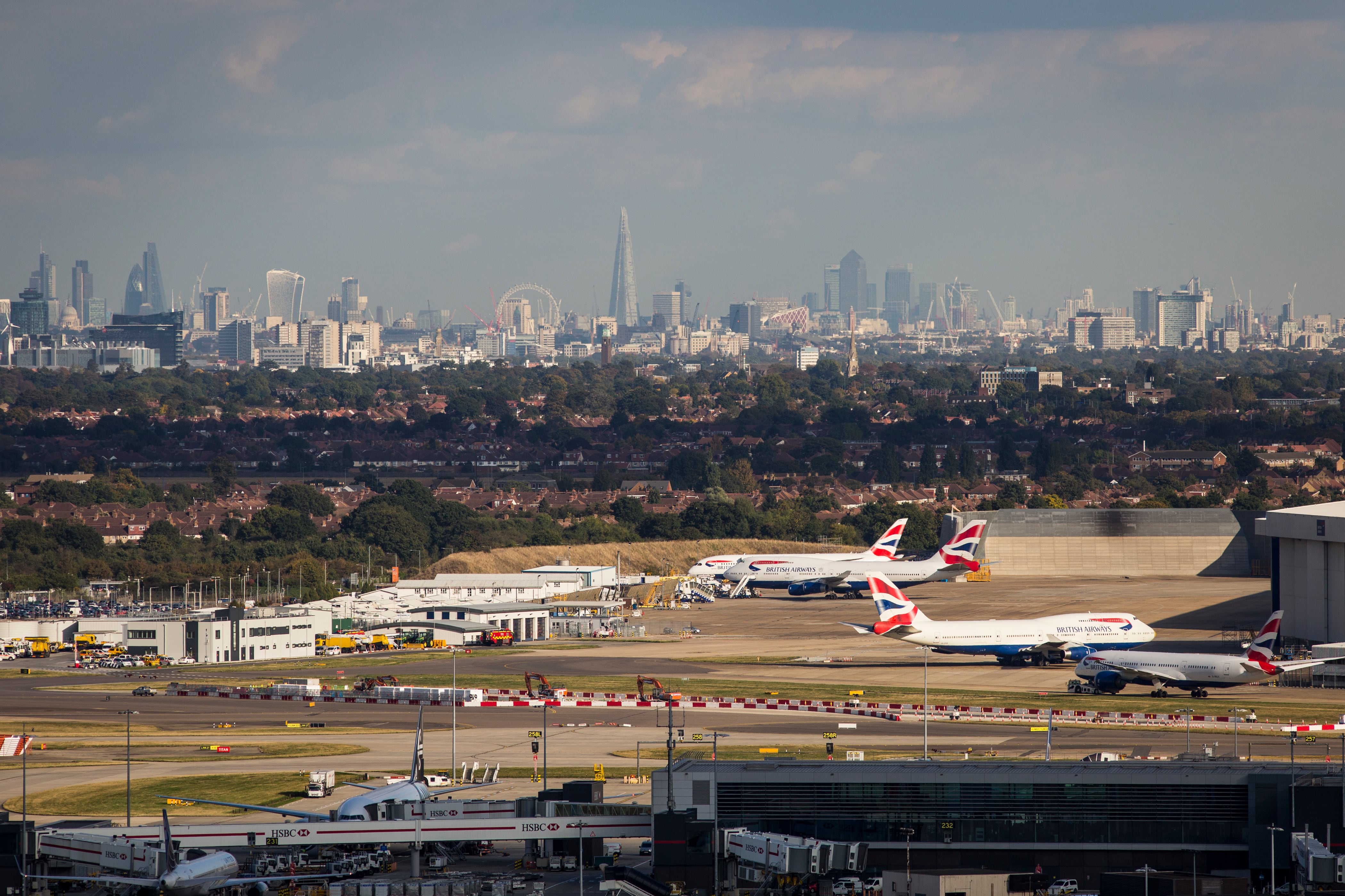 Imagem original da matéria: Airlines face higher charges at Heathrow to pay for expansion plans