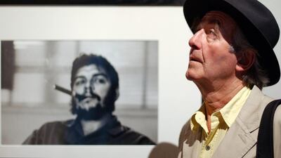 Swiss photographer Rene Burri poses in front of his most famous photo of Che Guevara, taken in Havana, Cuba, in 1961. Sandro Campardo / AP Photo / Keystone