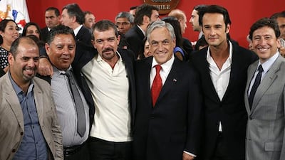 epa04049972 (L-R) Chilean miners Mario Sepulveda and Luis Urzua, Spanish actor Antonio Banderas, Chile's President Sebastian Pinera, Brazilian actor Rodrigo Santoro and former Chile's Mining Minister Laurence Golborne pose during the presentation of the cast of the movie 'Los 33', at La Moneda Palace, in Santiago, Chile, 31 January 2014. The film tells the real story of about 33 Chilean miners who survived for 70 days buried 700 meters underground in 2010. EPA/FELIPE TRUEBA