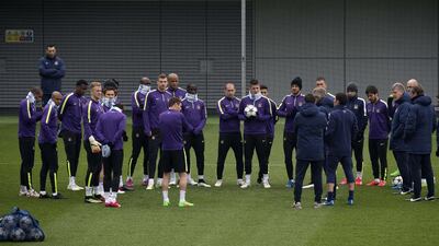 Manchester City players hold a discussion during training. Oli Scarff / AFP