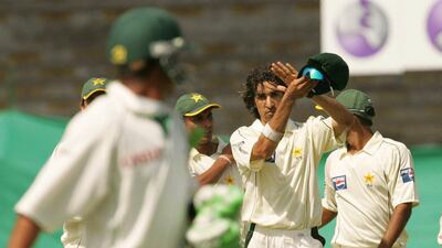 Umar Gul of Pakistan claps off AB de Villiers in Karachi, Pakistan, in 2007. Getty